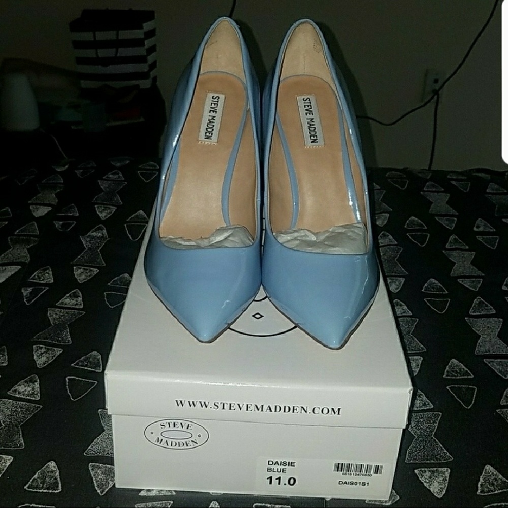 Steve Madden "Daisie"pumps. Light blue NEVER WORN